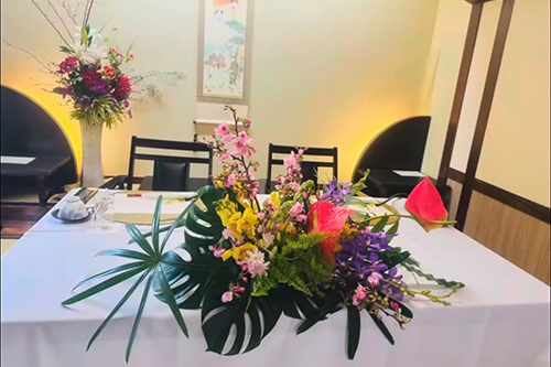 沖縄県那覇市安謝にある県内唯一のお花屋さんとマッサージサロンを併設したお店
